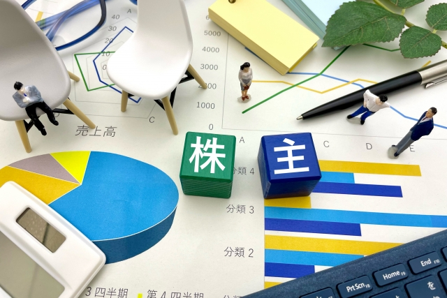 株主に関する資料と電卓